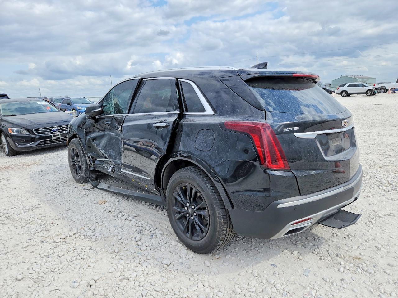 2020 Cadillac Xt5 Premium Luxury - Image 2