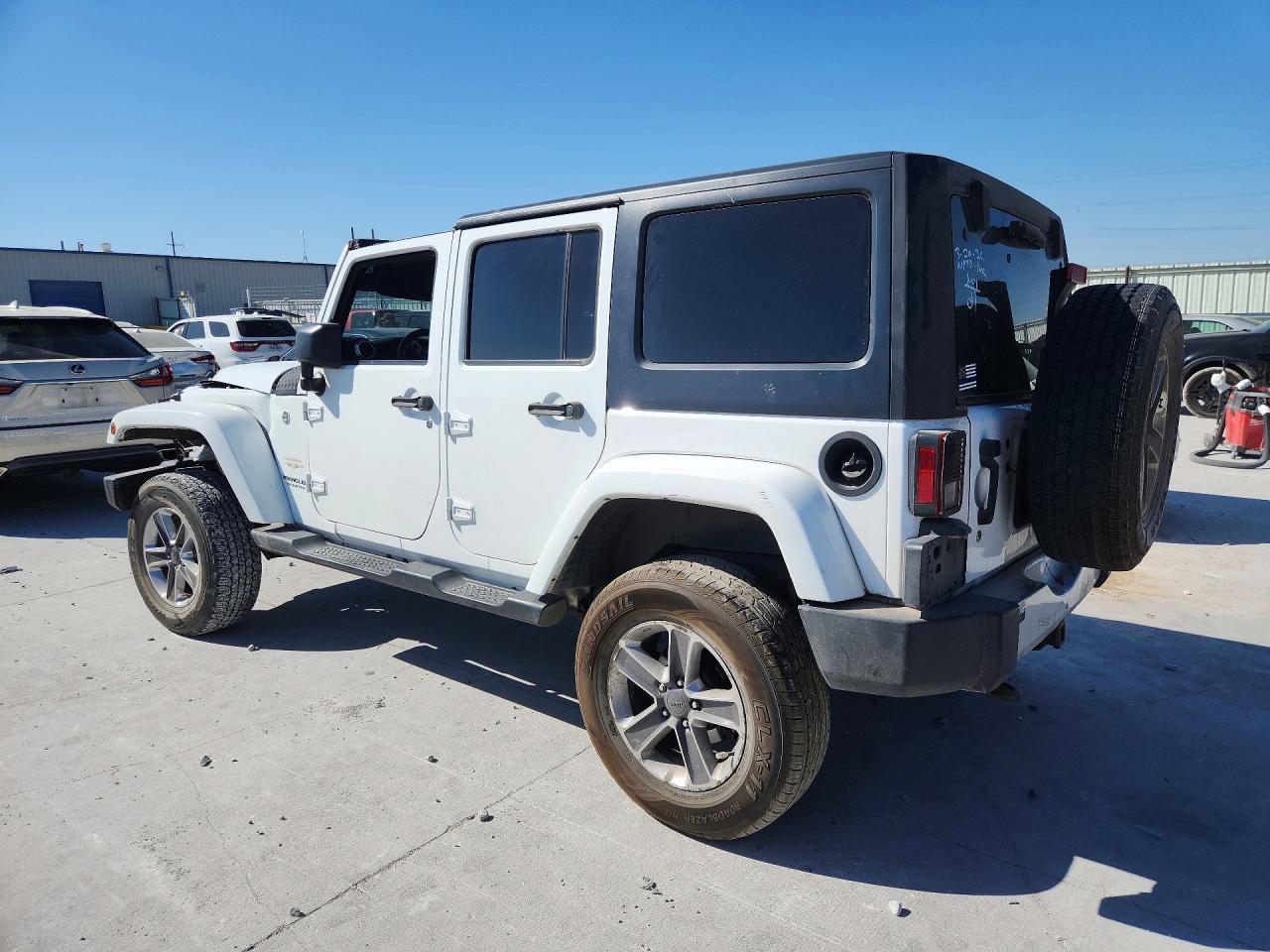 2015 Jeep Wrangler Unlimited Sahara - Image 2
