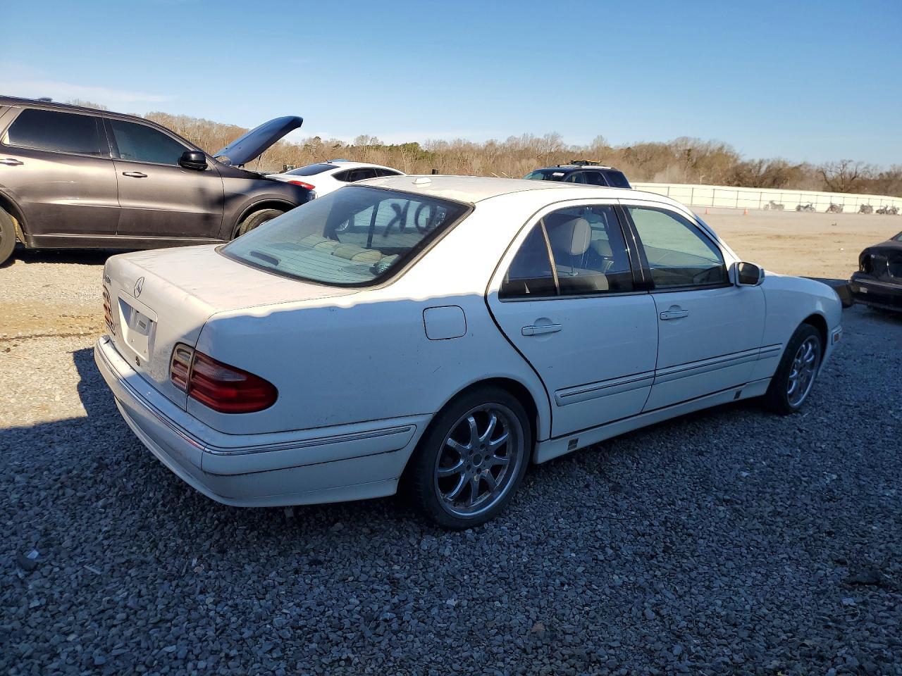 2000 Mercedes-Benz E 320 - Image 3