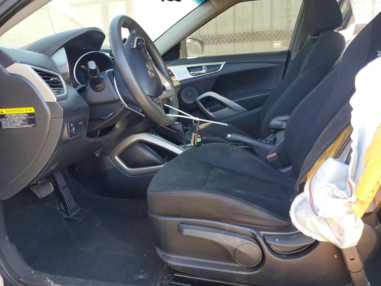 2013 Hyundai Veloster Base - Фото 7