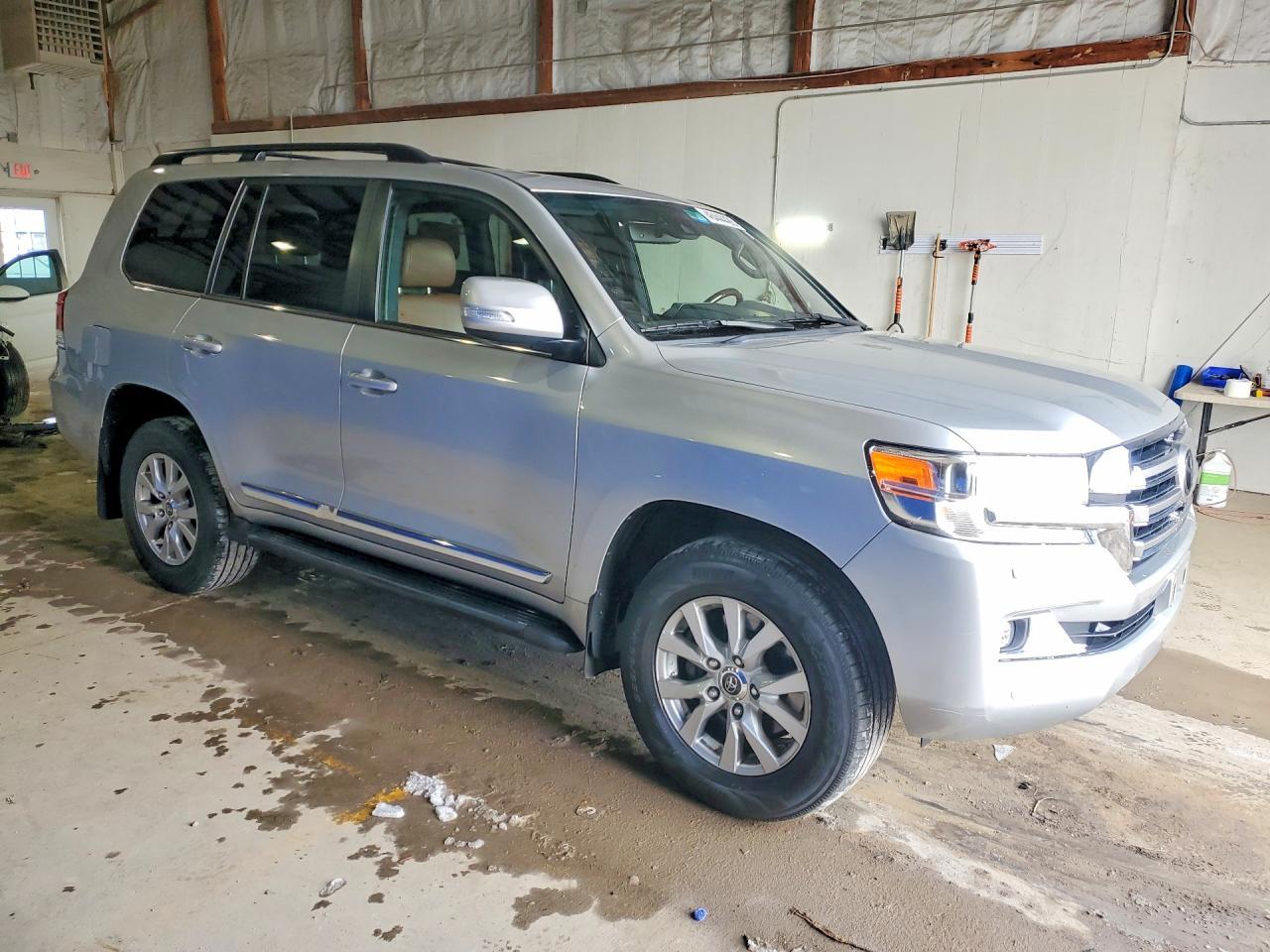 2016 Toyota Land Cruiser Base - Image 4
