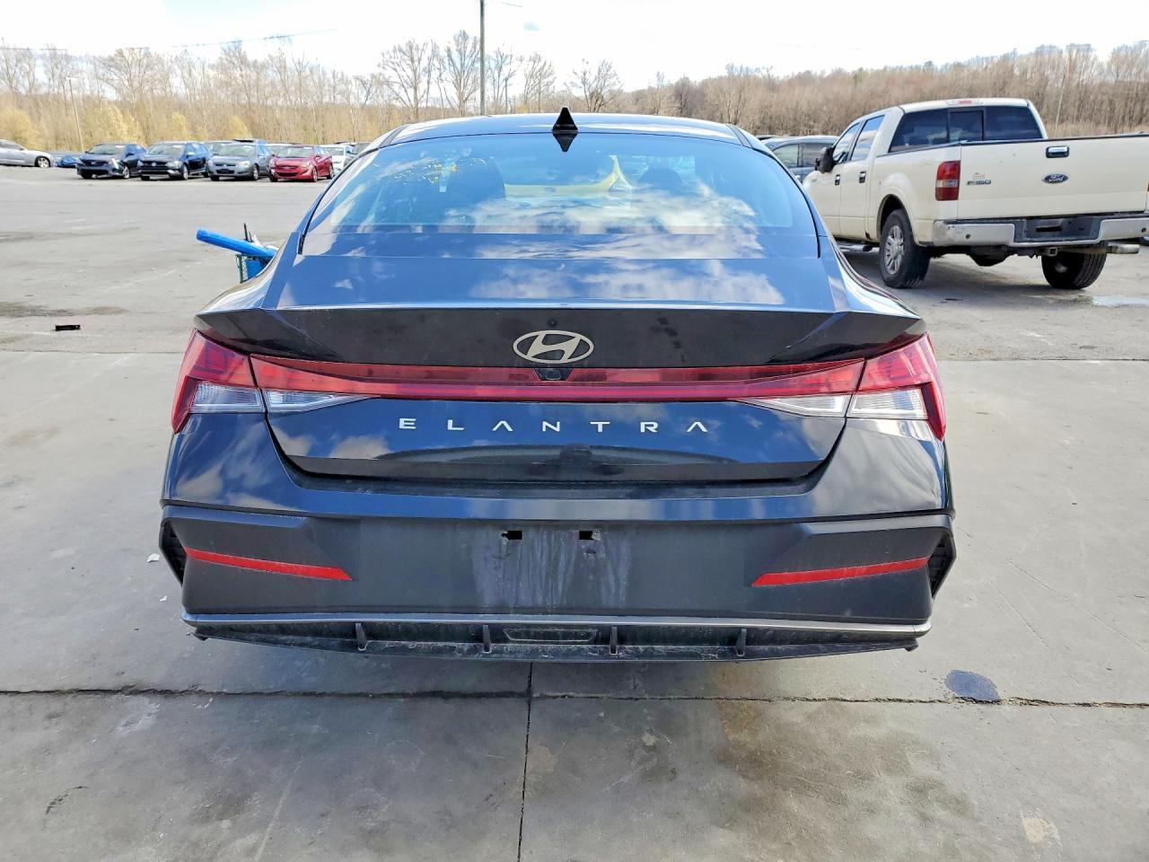 2025 Hyundai Elantra Sel Convenience - Фото 6