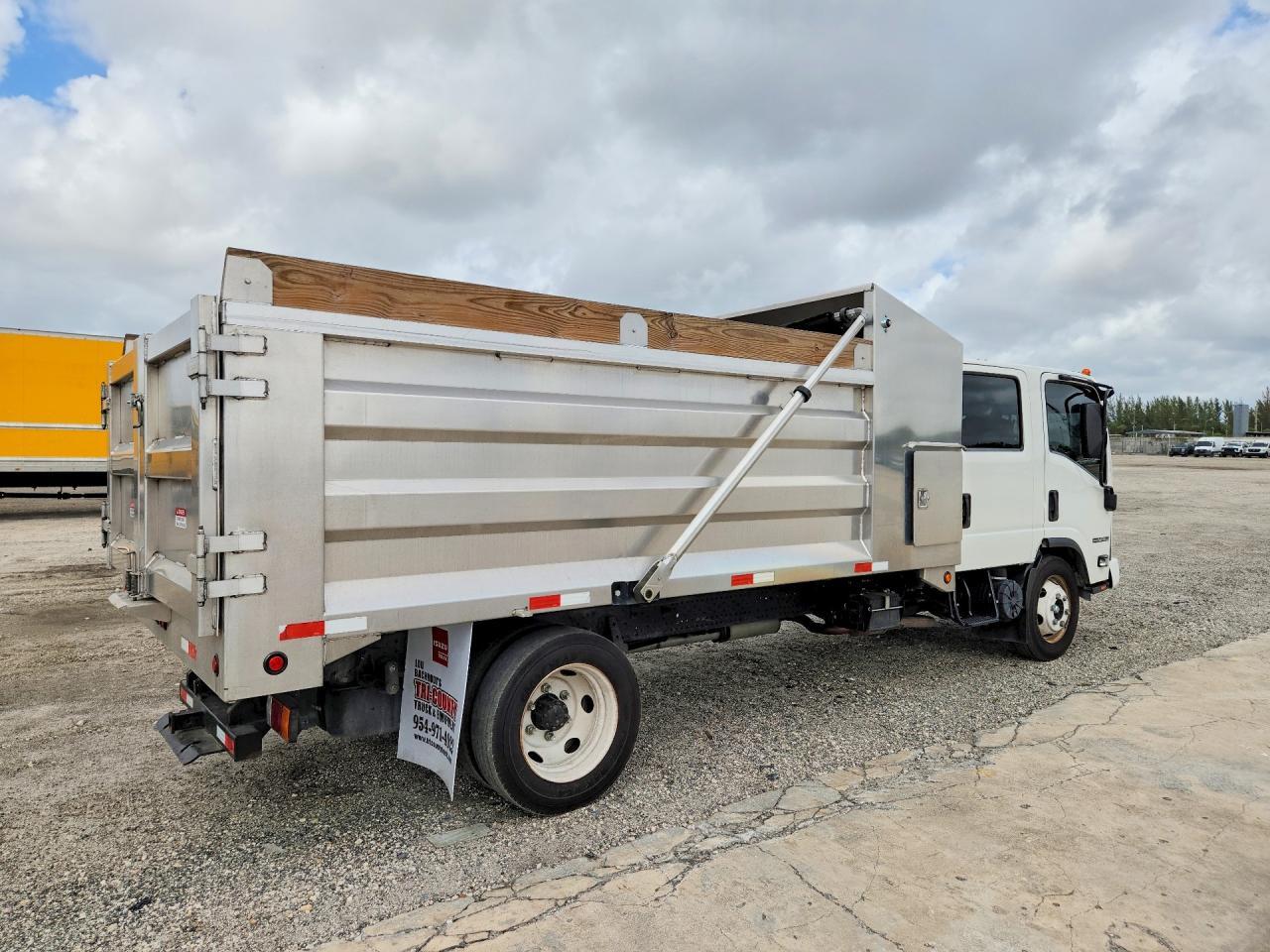 2024 Isuzu Npr Hd Dump Truck - Image 3