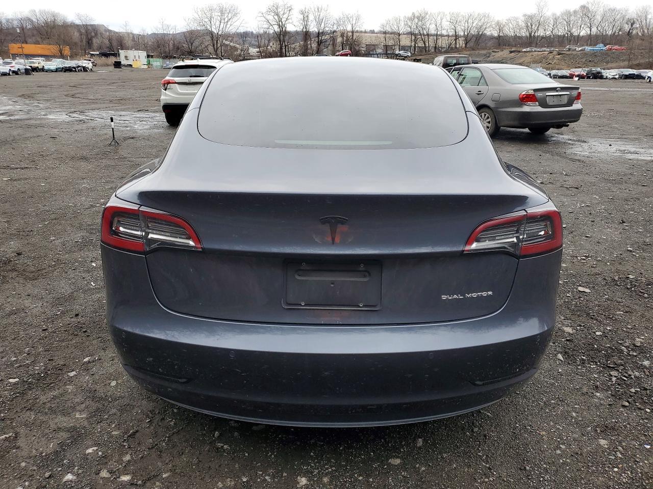 2022 Tesla Model 3 - Фото 6