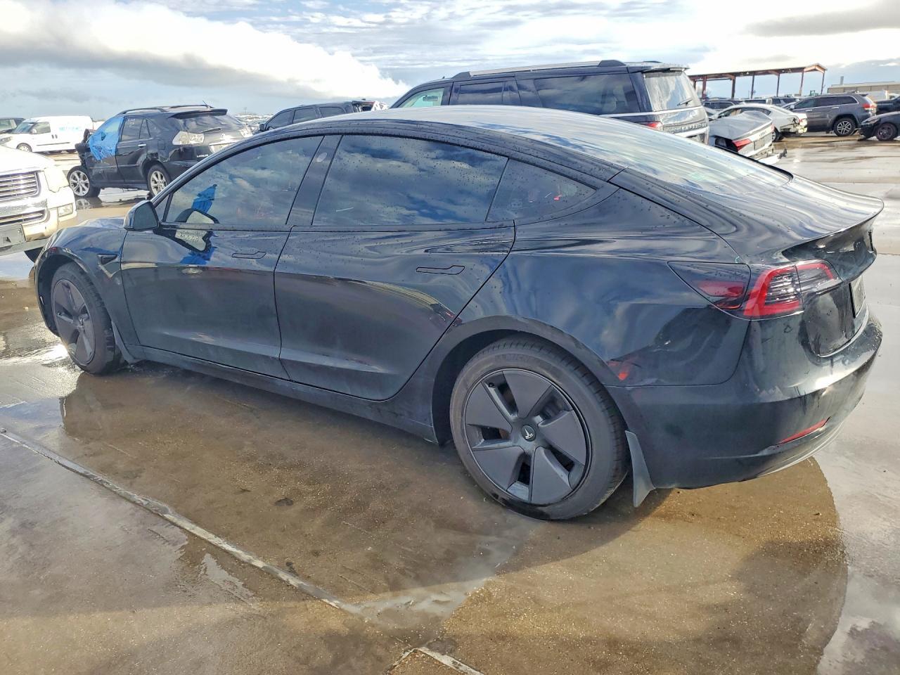 2023 Tesla Model 3 - Фото 2