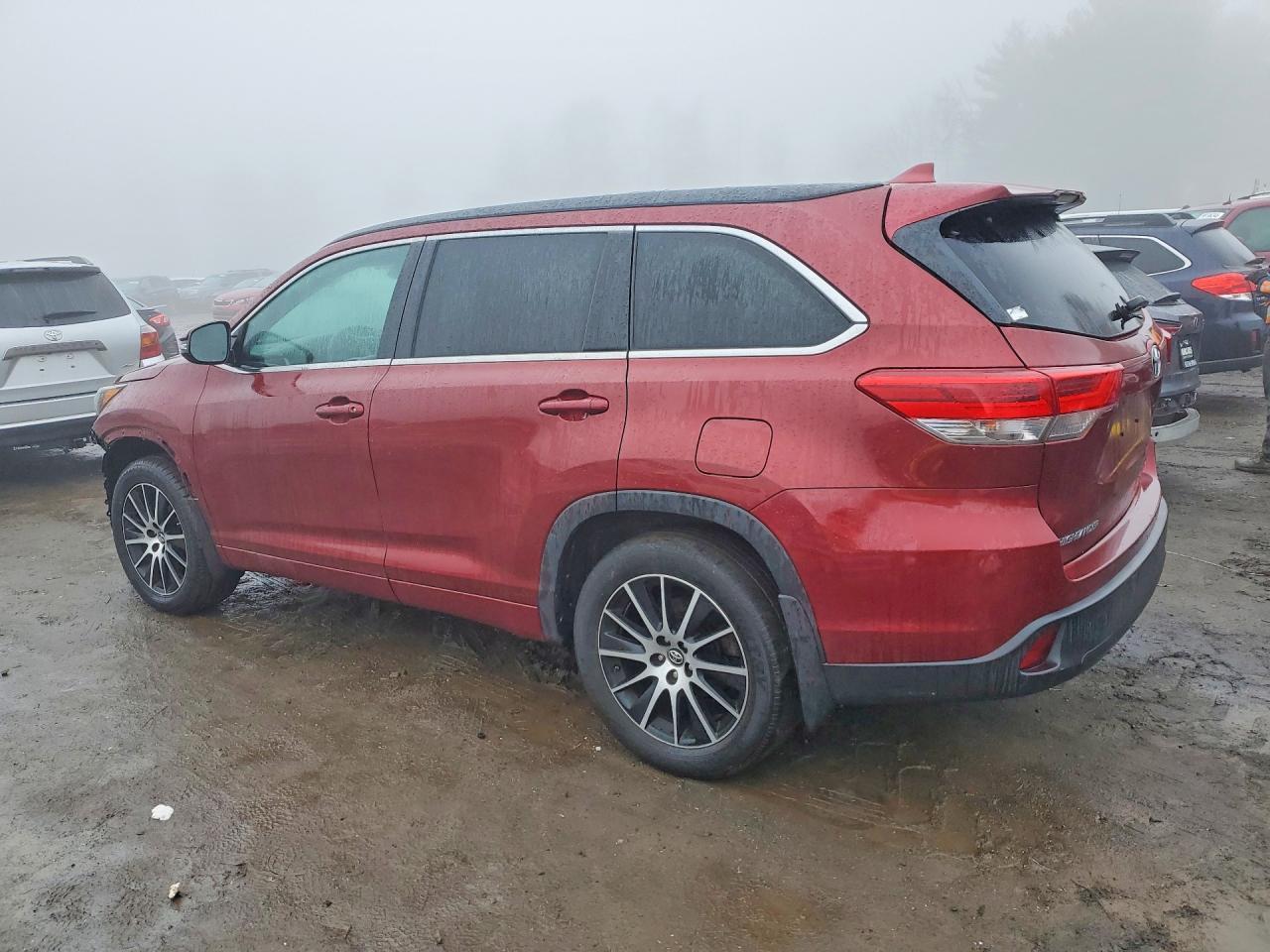 2017 Toyota Highlander Se - Фото 2