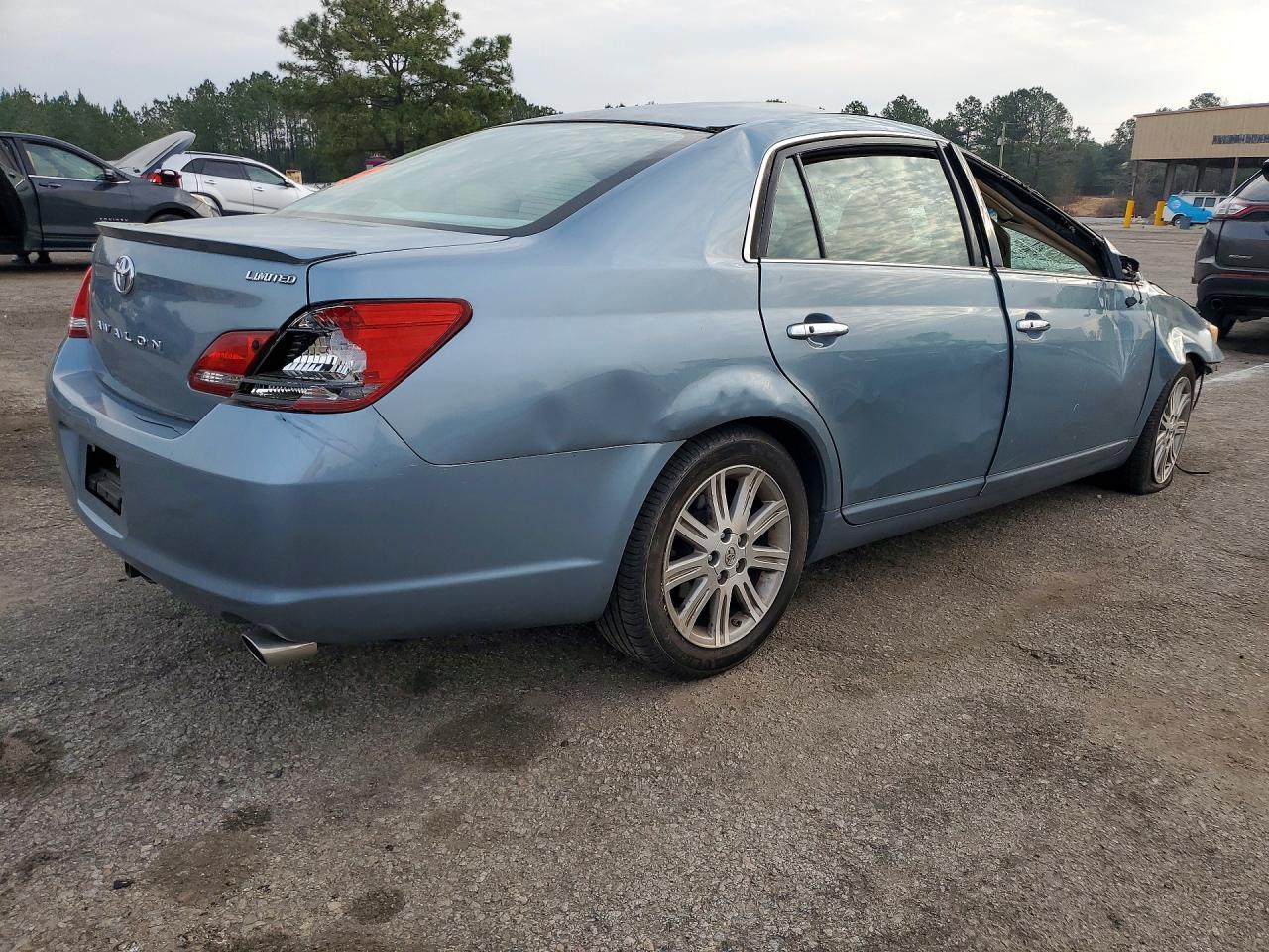 2008 Toyota Avalon Limited - Image 3