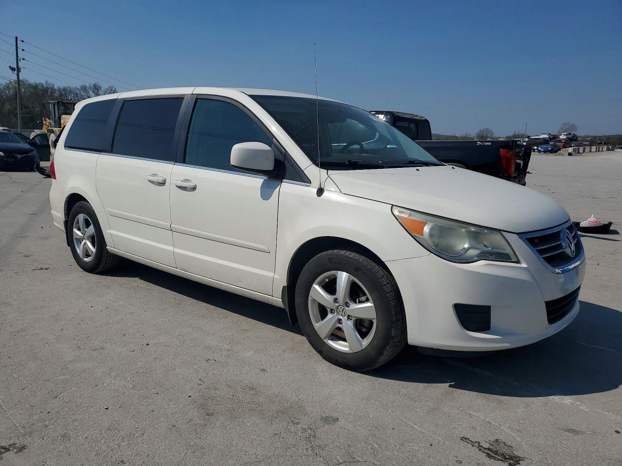 2010 Volkswagen Routan Se - Фото 4