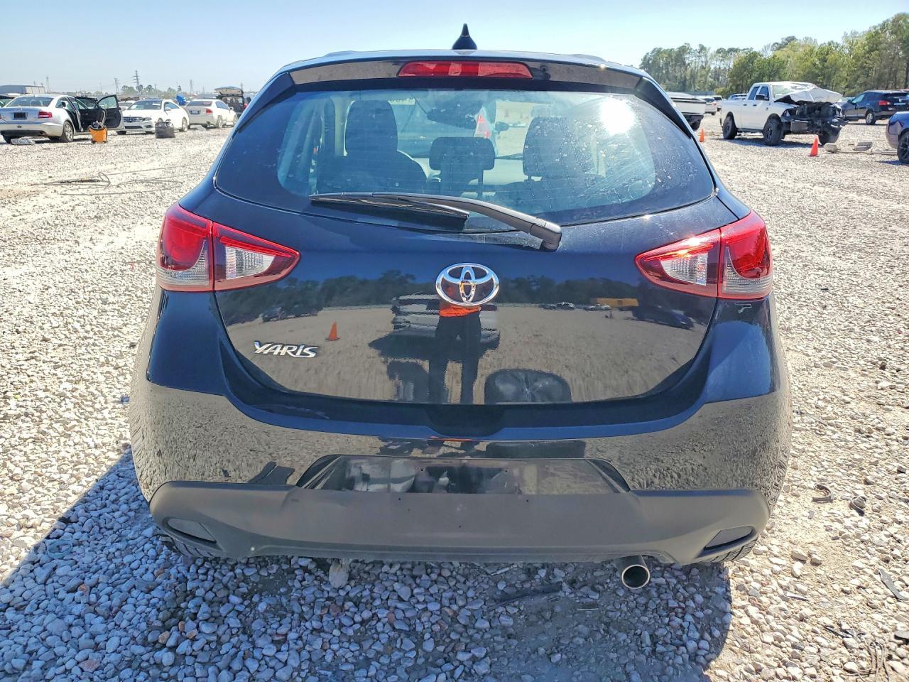 2020 Toyota Yaris Hatchback Le - Image 6