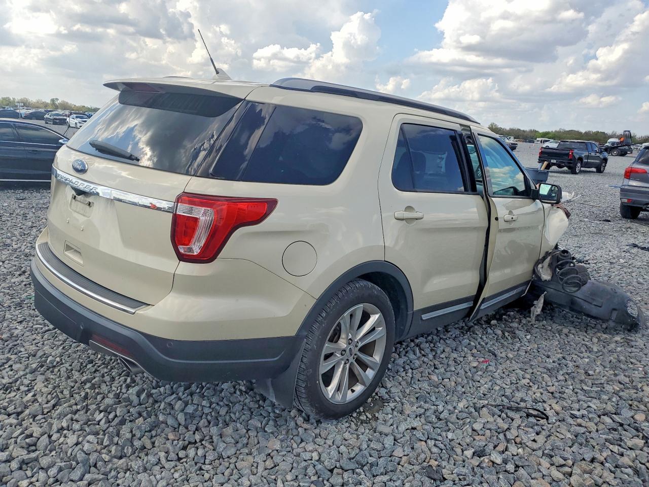 2018 Ford Explorer Xlt - Фото 3