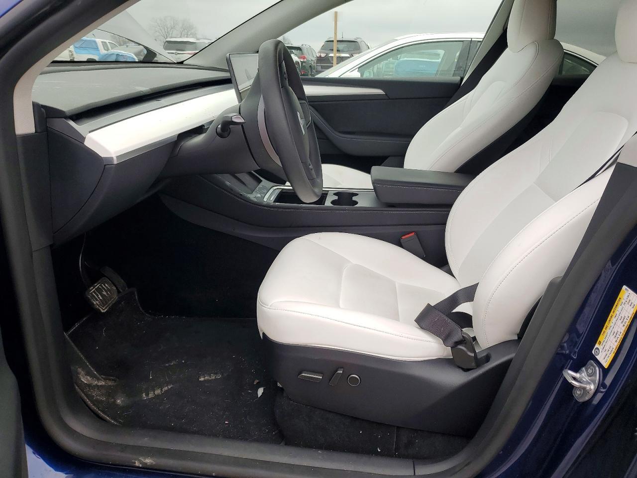 2025 Tesla Model Y - Фото 7