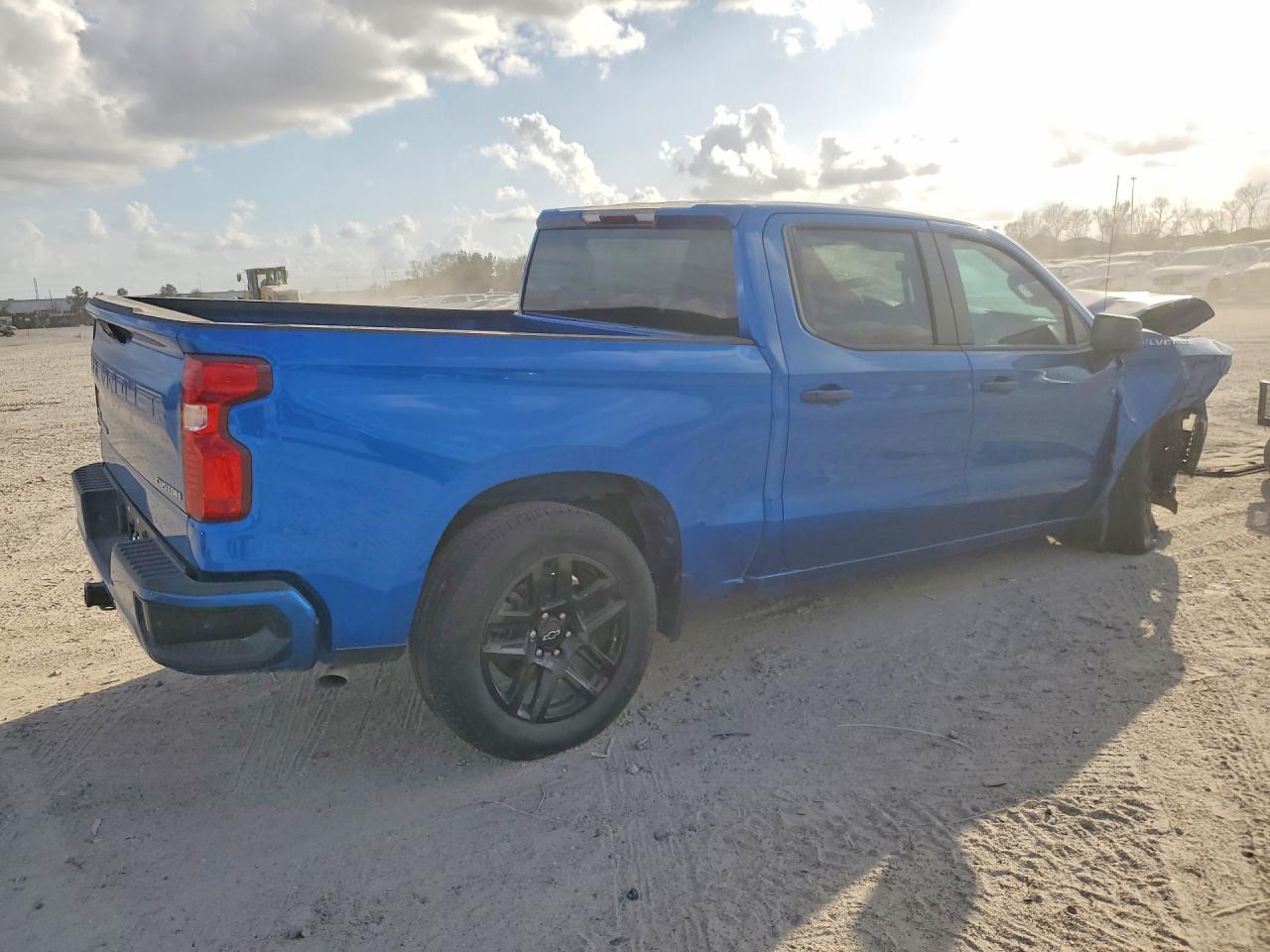 2023 Chevrolet Silverado C1500 Custom - Фото 3