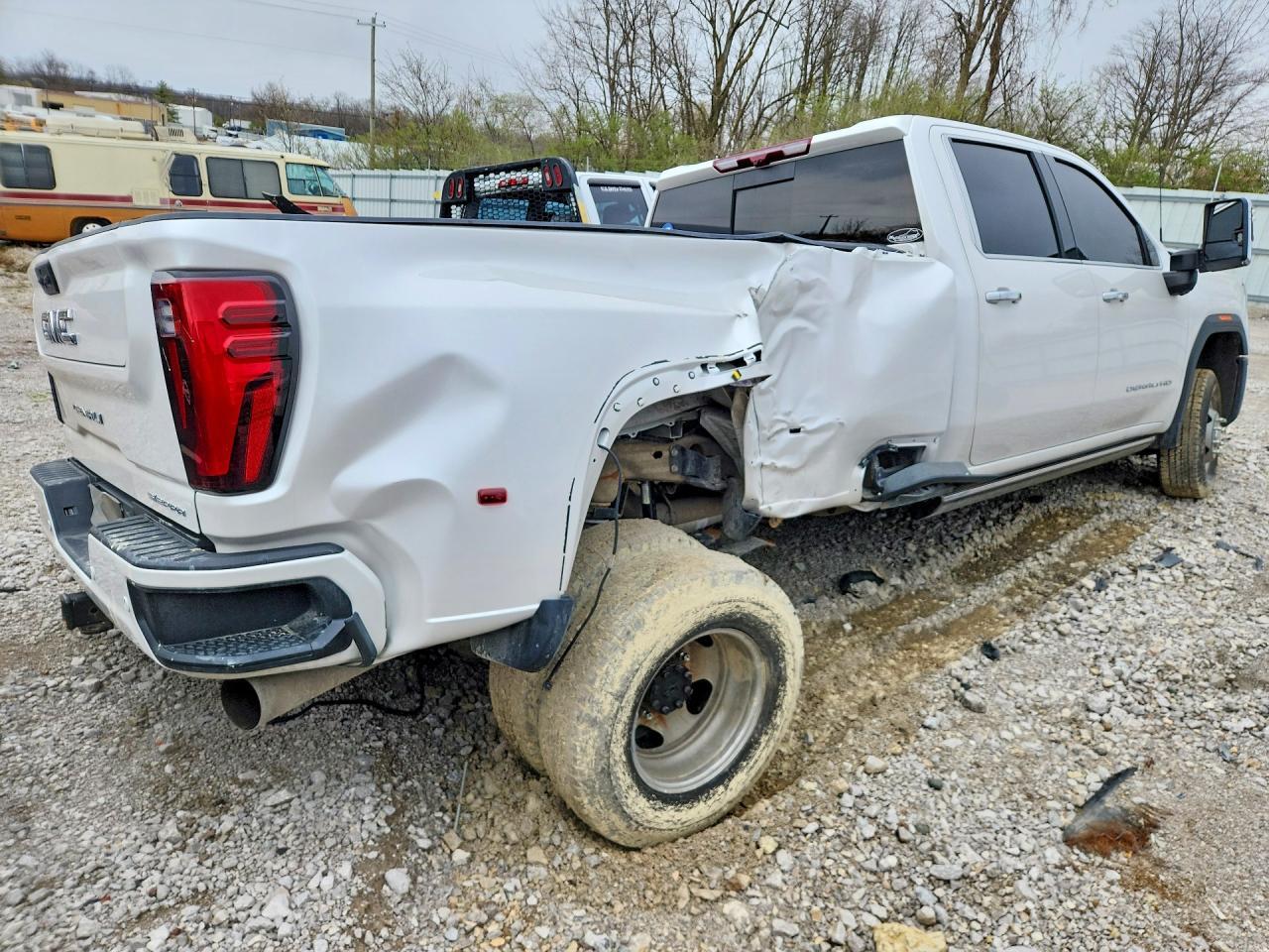 2024 GMC Sierra K3500 Denali Ultimate - Image 3