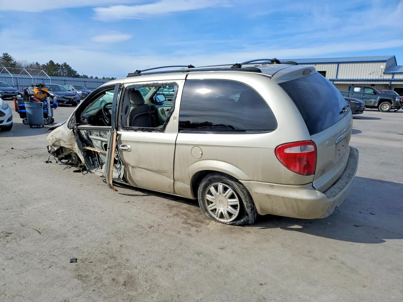 2005 Chrysler Town & Cnt - Фото 2
