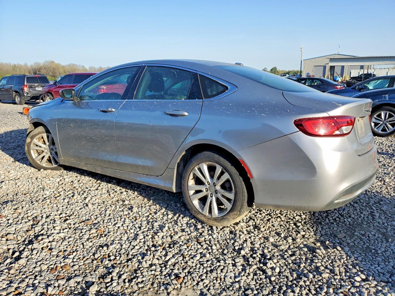 2016 Chrysler 200 Limited - Фото 2