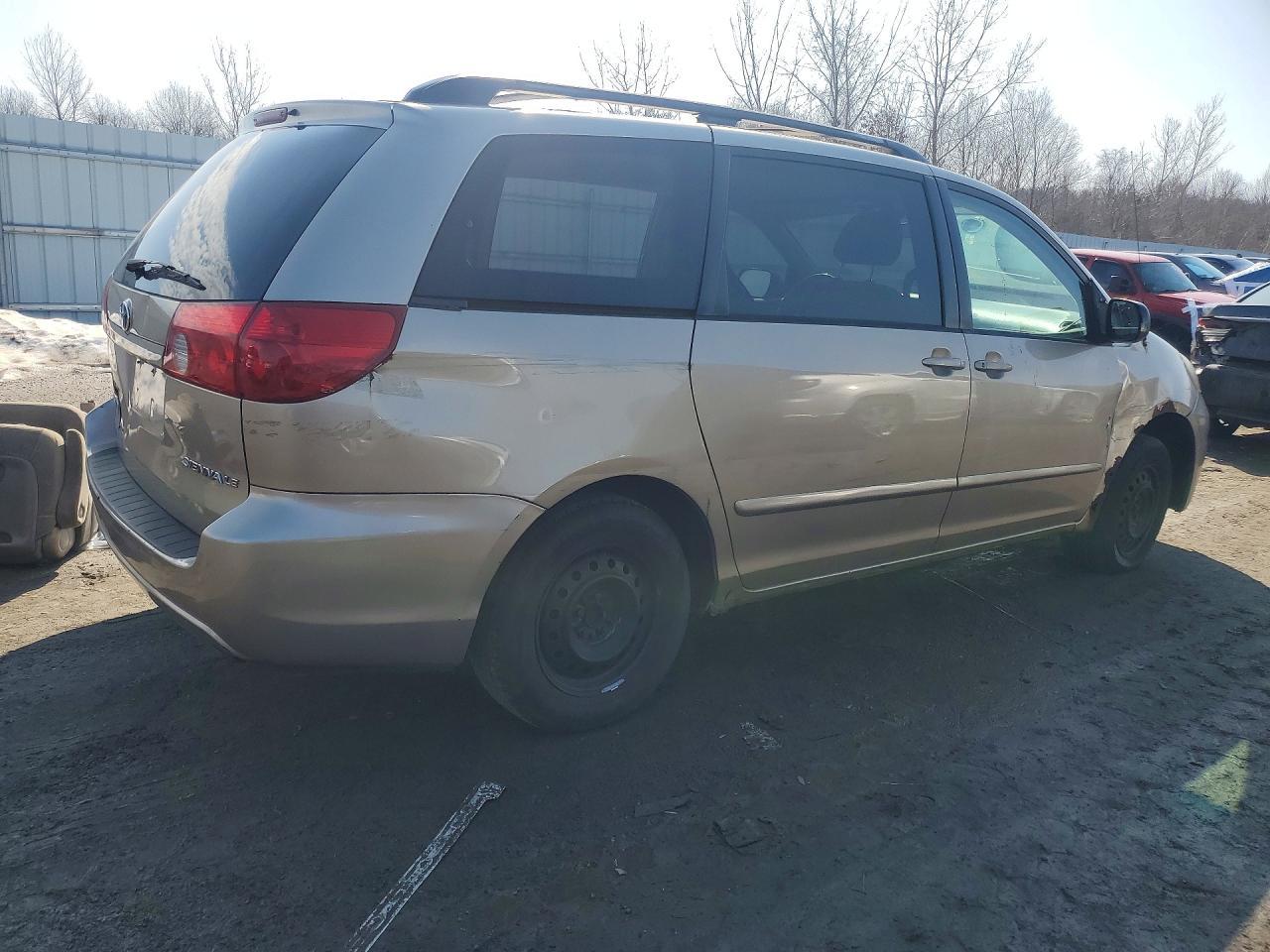 2006 Toyota Sienna Le 7 Passenger - Фото 3