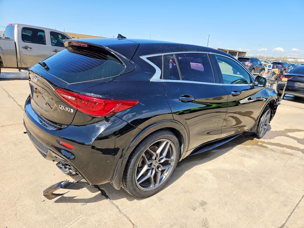 2017 Infiniti Qx30 Sport - Image 3