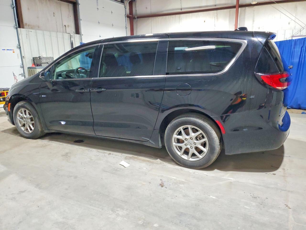 2024 Chrysler Pacifica Touring L - Фото 2