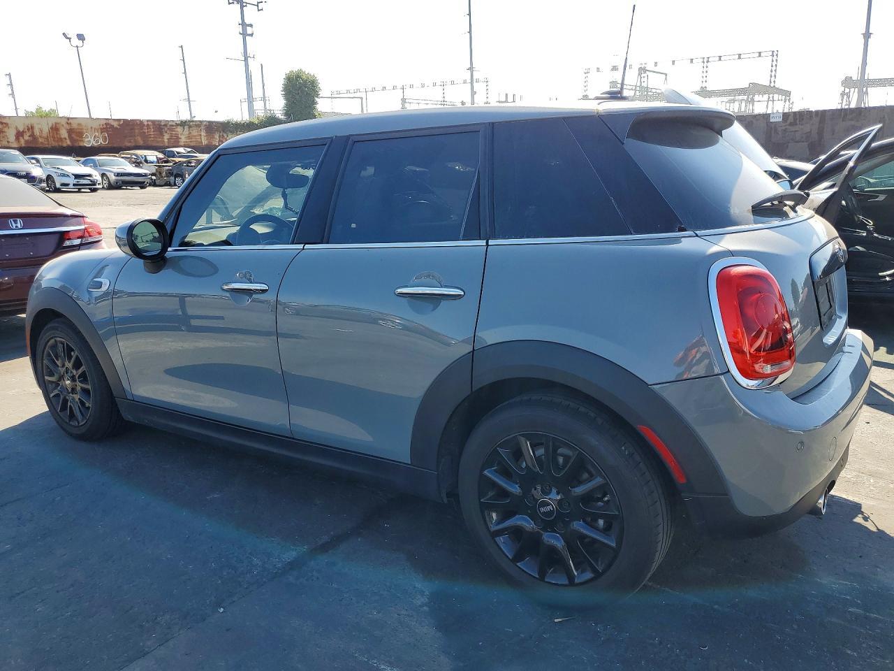 2020 Mini Cooper - Фото 2