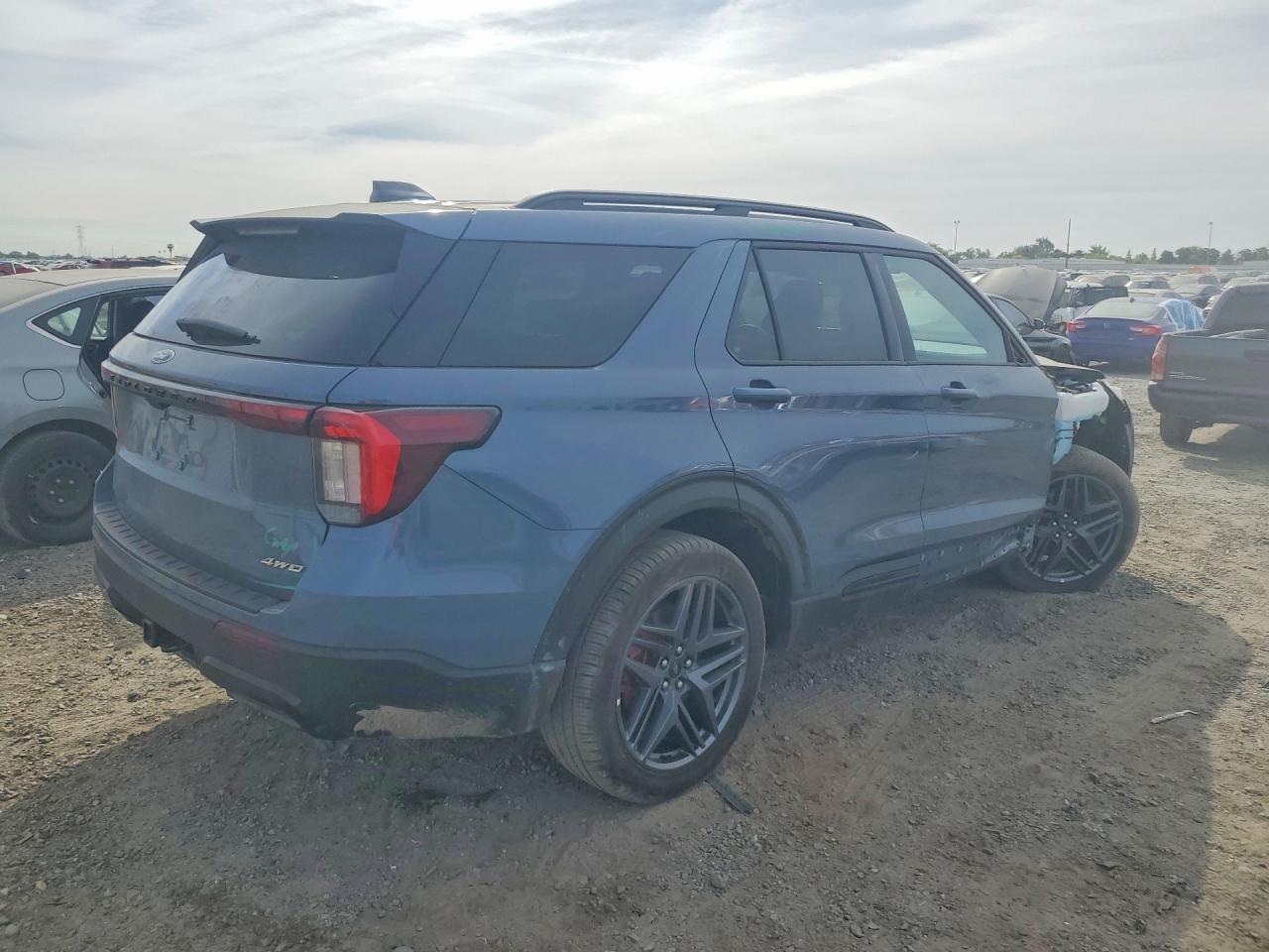 2025 Ford Explorer St-Line - Image 3
