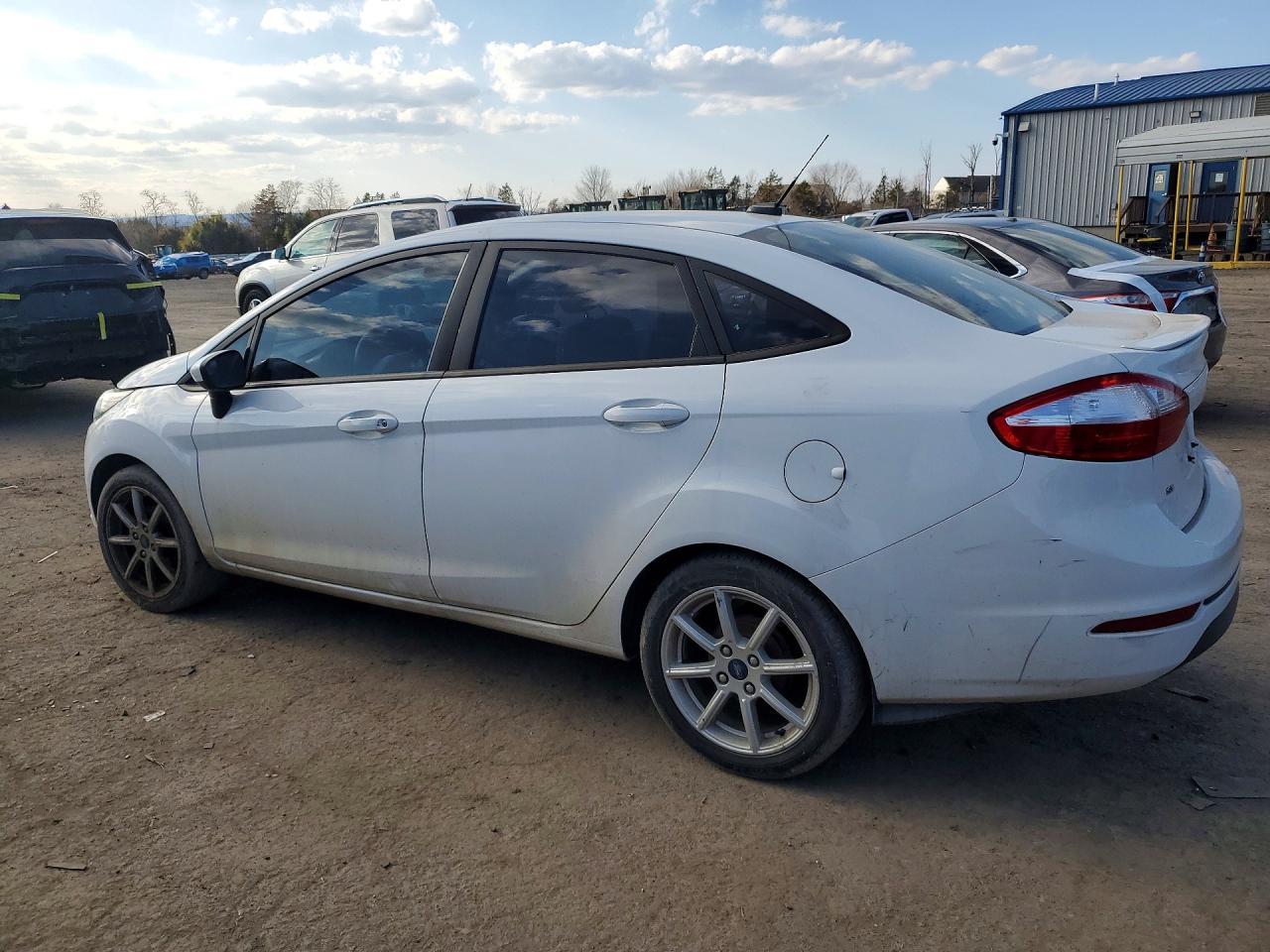 2019 Ford Fiesta Se - Фото 2
