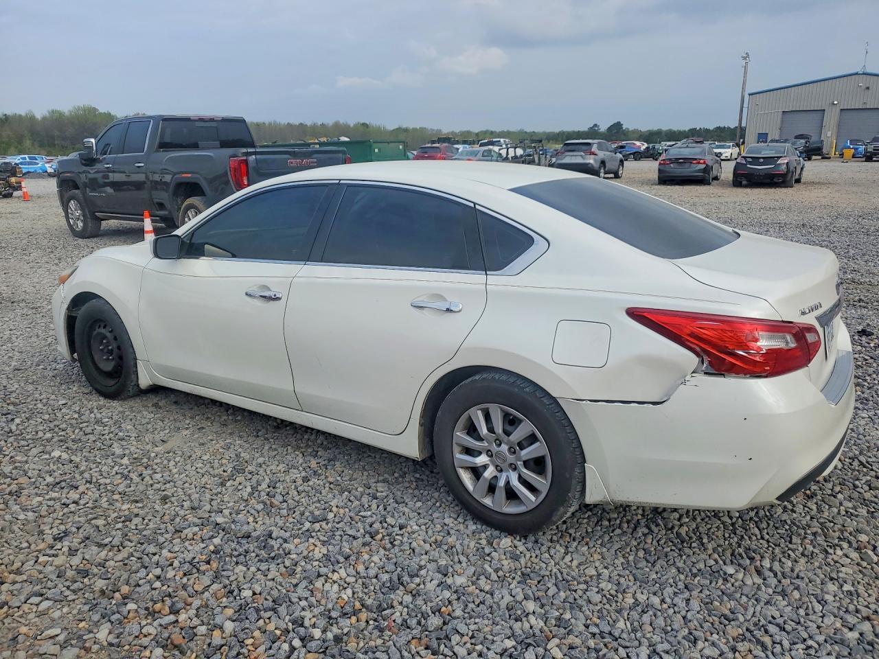 2016 Nissan Altima 2.5 S - Фото 2