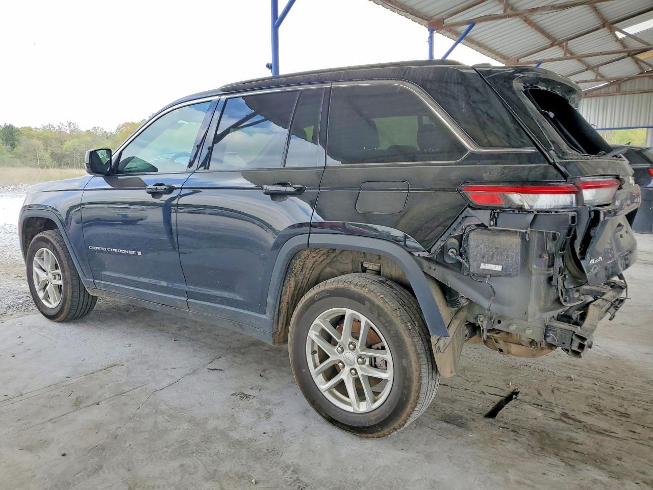 2024 Jeep Grand Cherokee Laredo - Image 2