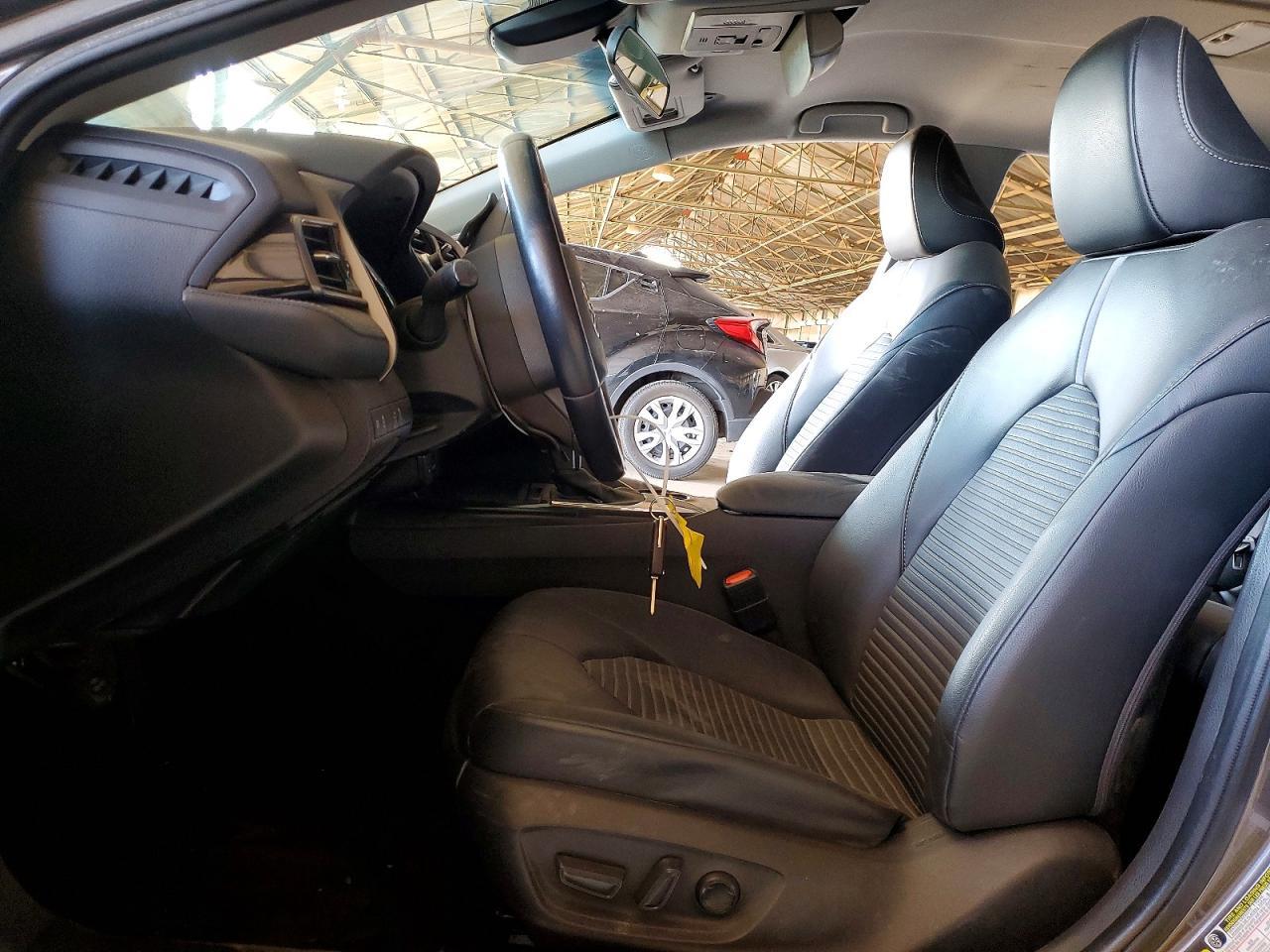 2020 Toyota Camry Se - Фото 7