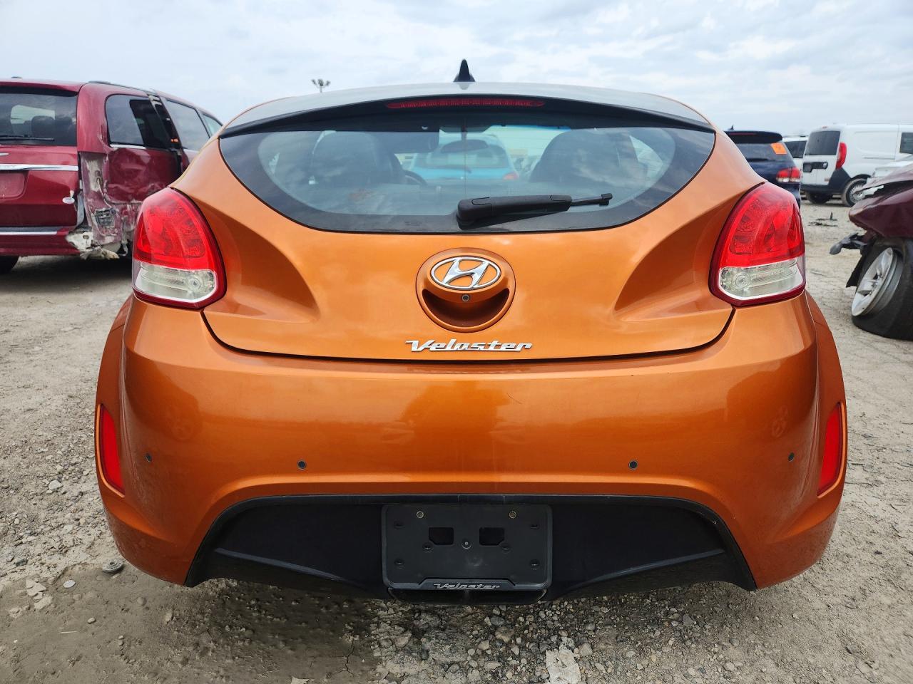 2013 Hyundai Veloster Base - Image 6