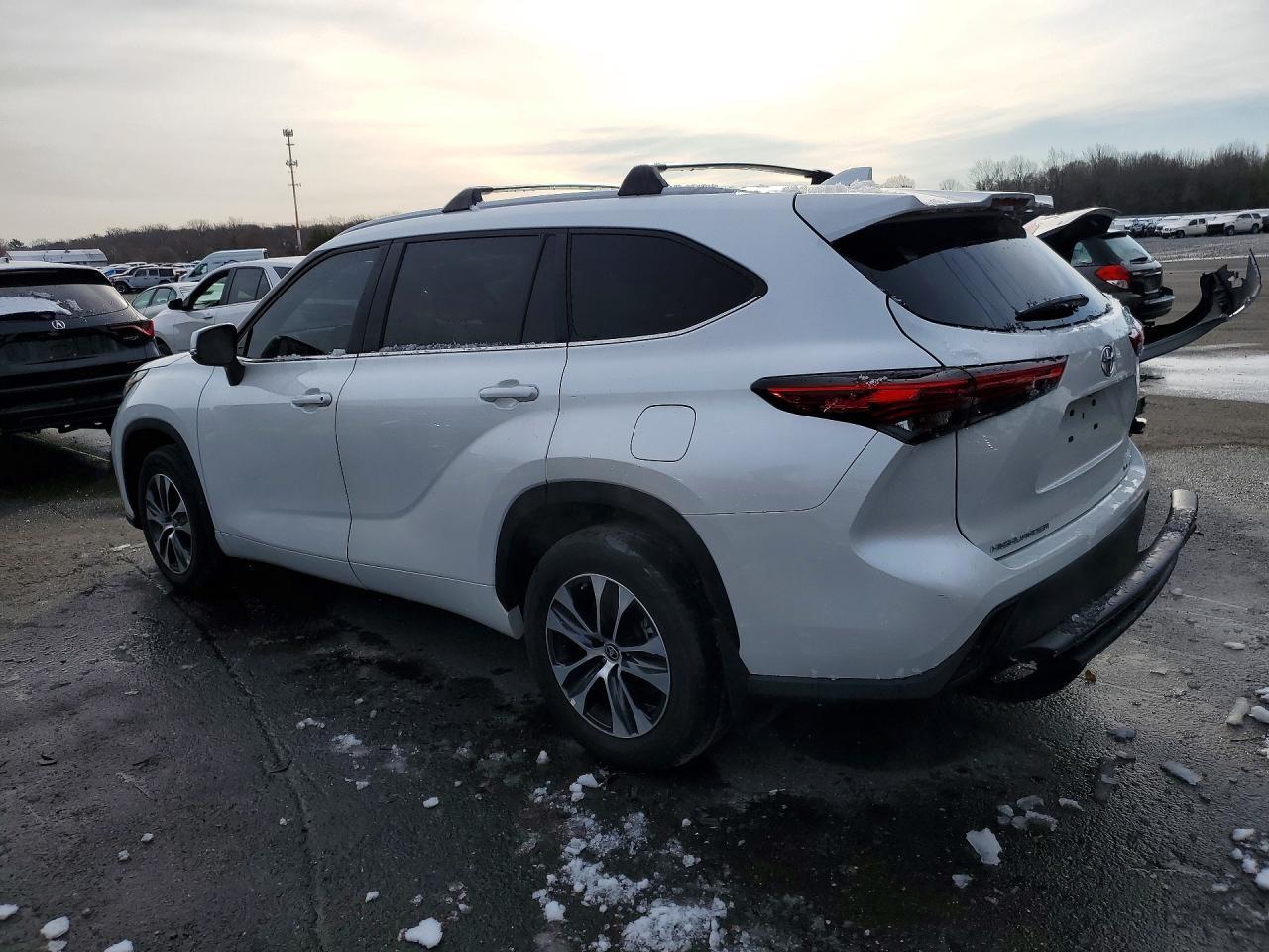 2023 Toyota Highlander Xle - Image 2
