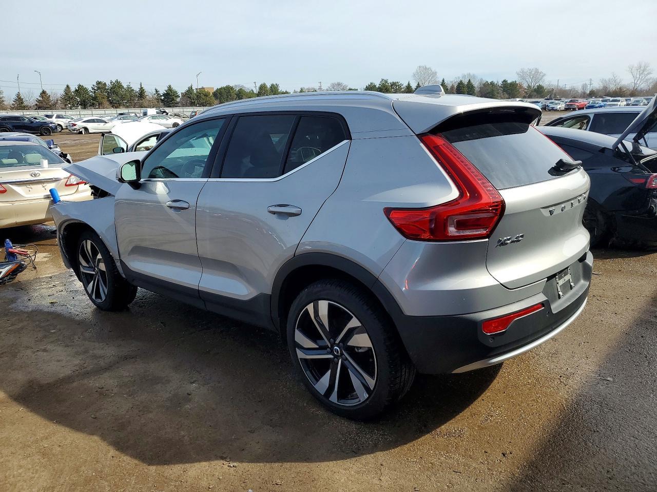 2024 Volvo Xc40 Ultimate - Image 2