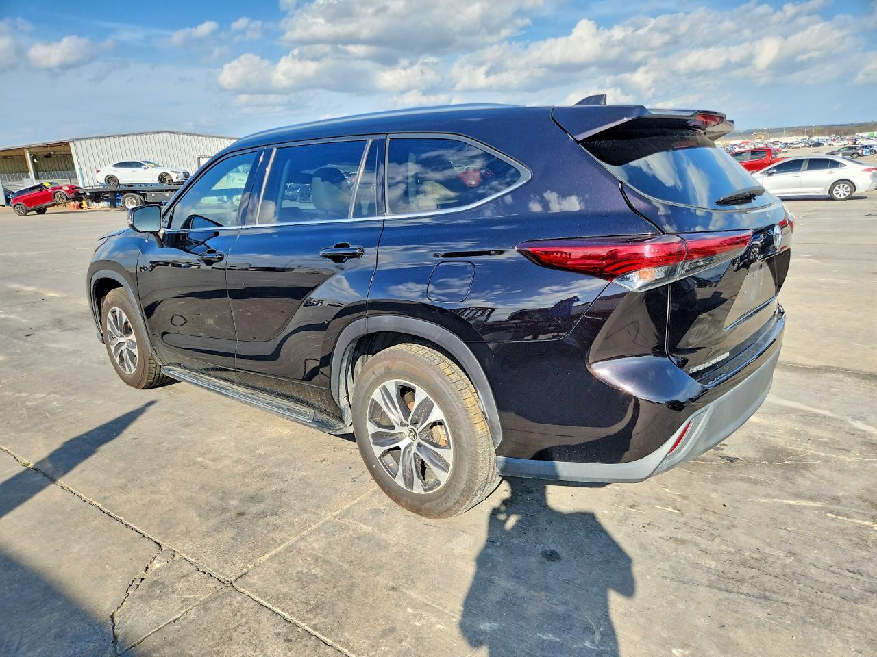2020 Toyota Highlander Xle - Image 2