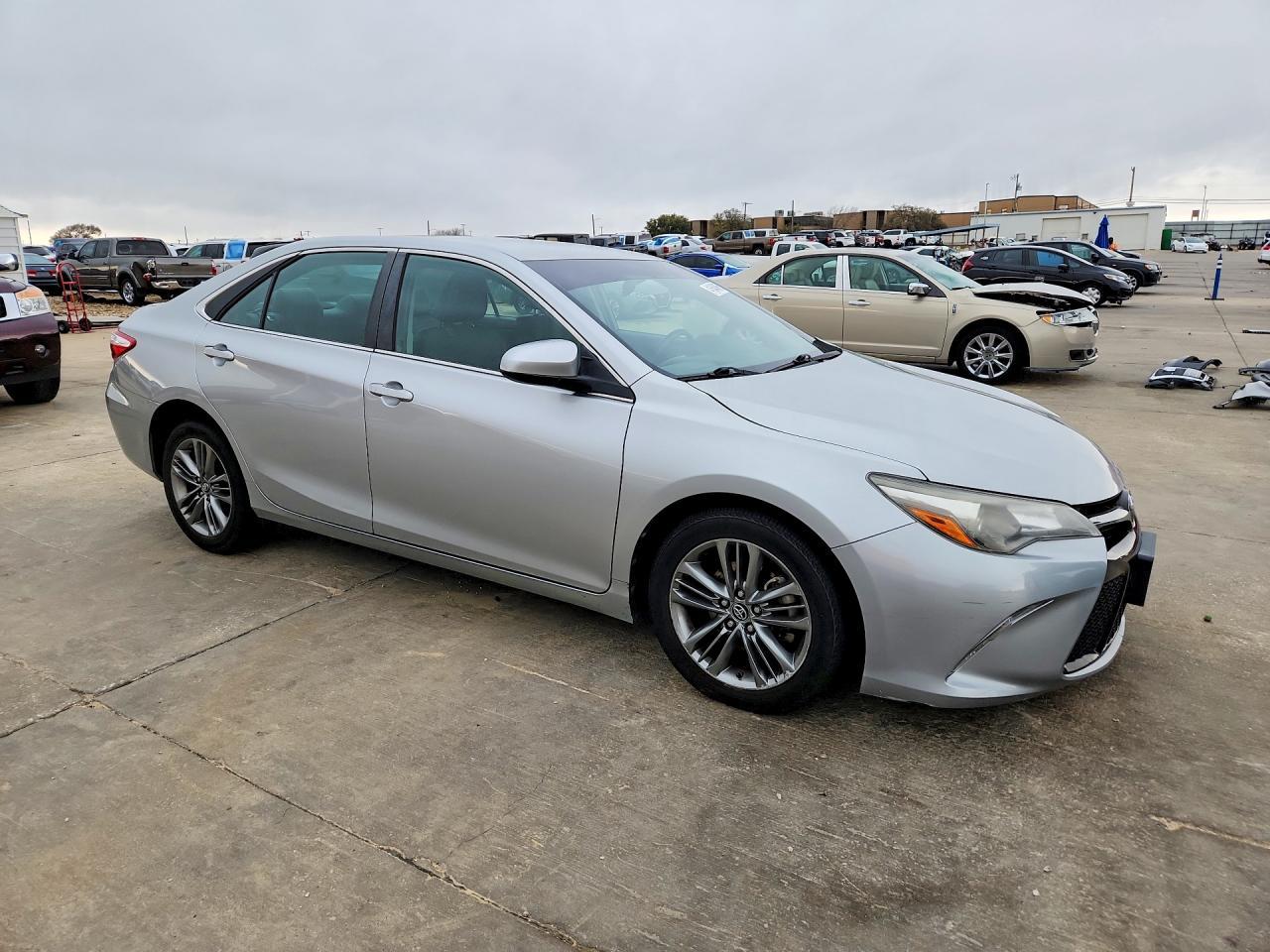 2017 Toyota Camry Se - Фото 4
