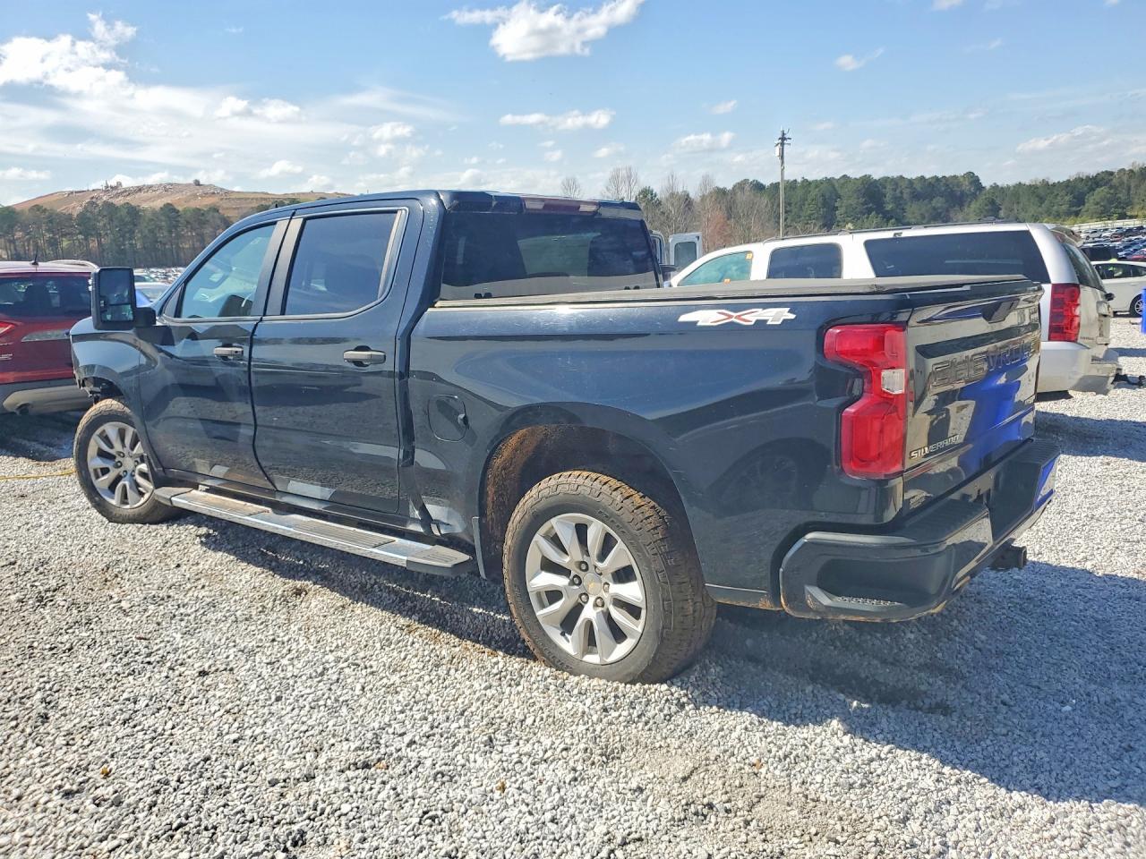 2019 Chevrolet Silverado K1500 Custom - Фото 2