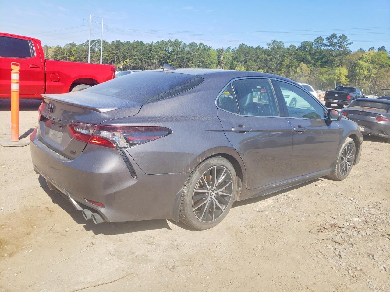 2021 Toyota Camry Se - Фото 3