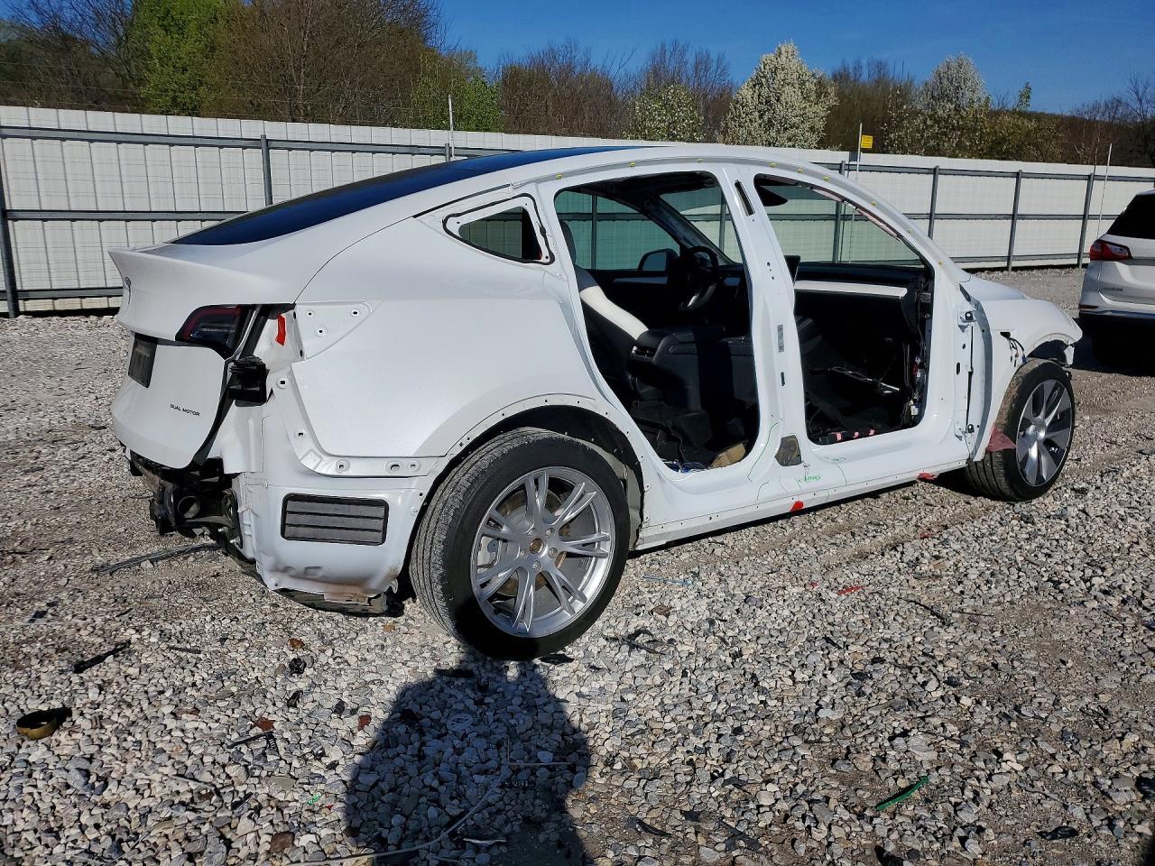 2023 Tesla Model Y - Фото 3