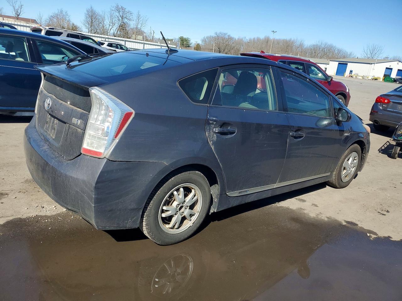 2011 Toyota Prius Two - Image 3