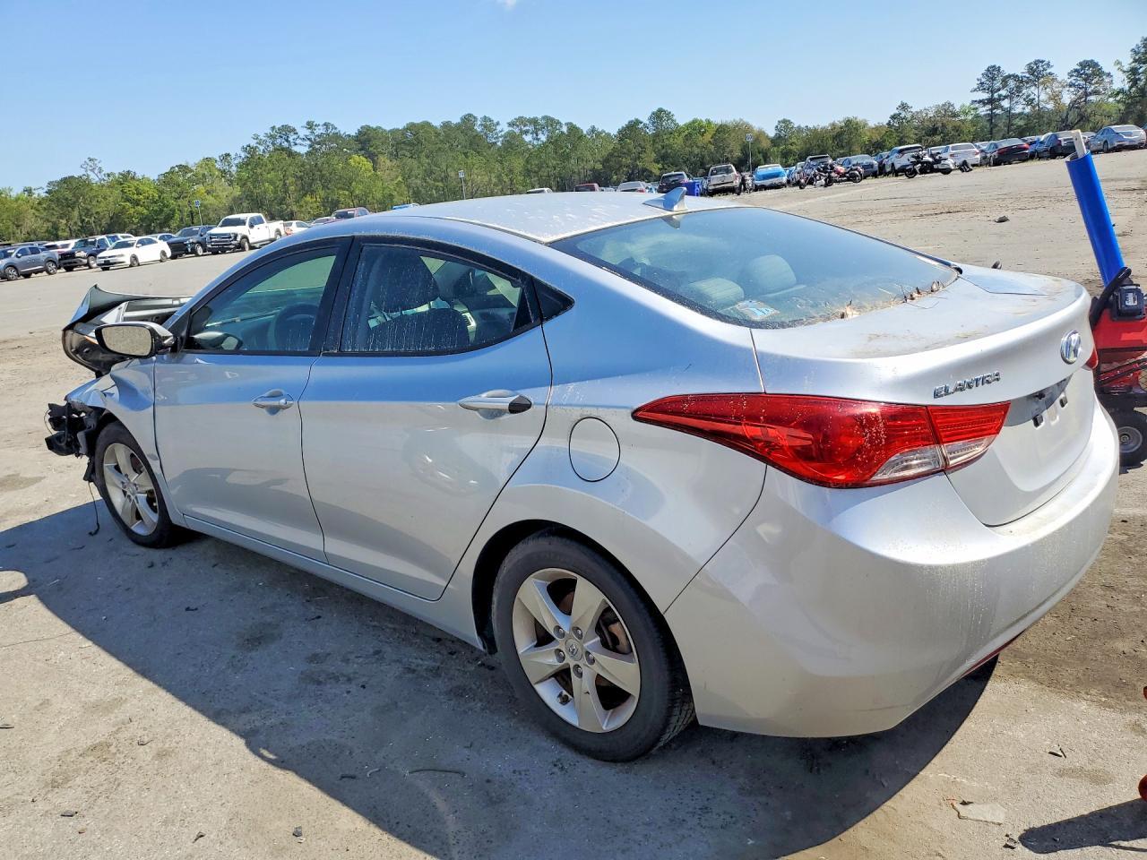 2011 Hyundai Elantra - Фото 2