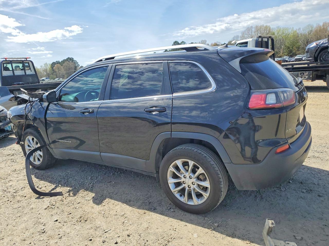 2019 Jeep Cherokee Latitude - Image 2