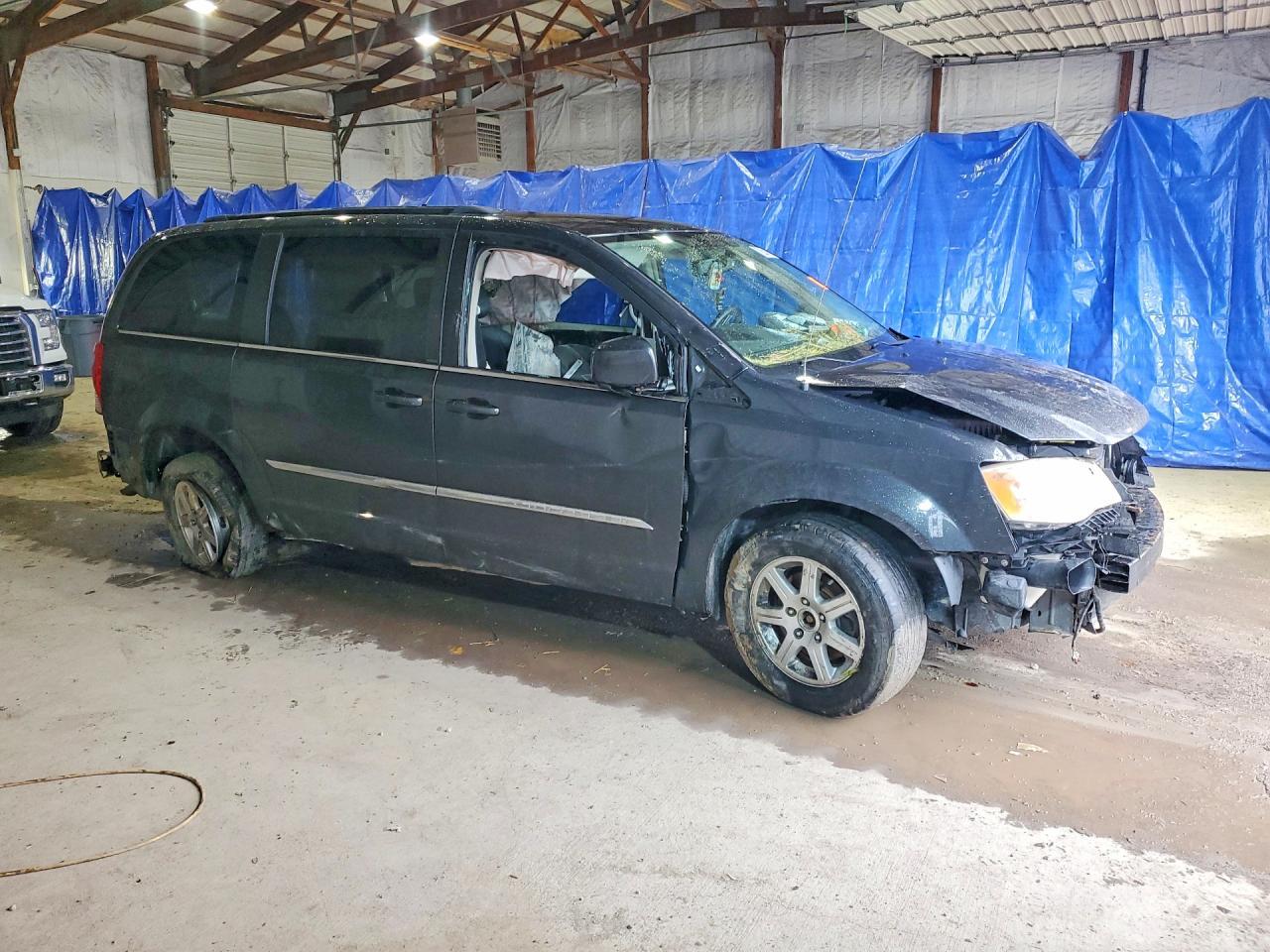 2012 Chrysler Town & Country Touring - Image 4