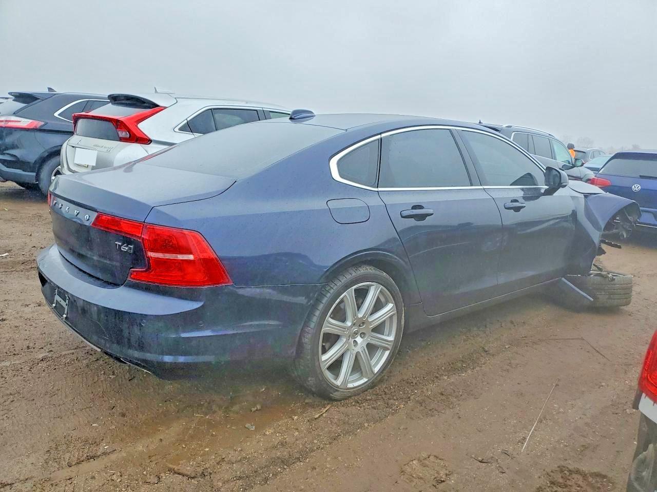2017 Volvo S90 T6 Momentum - Фото 3
