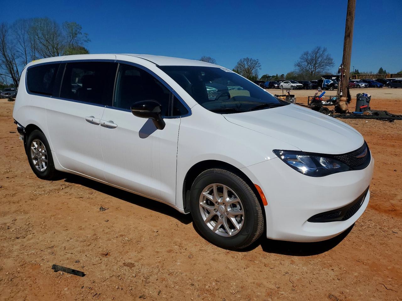 2025 Chrysler Voyager Lx - Фото 4