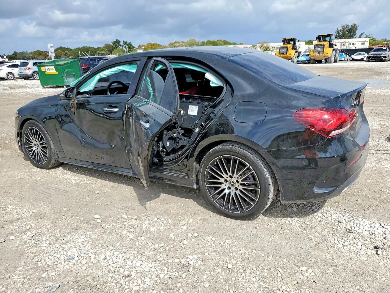 2022 Mercedes-Benz A 220 - Фото 2