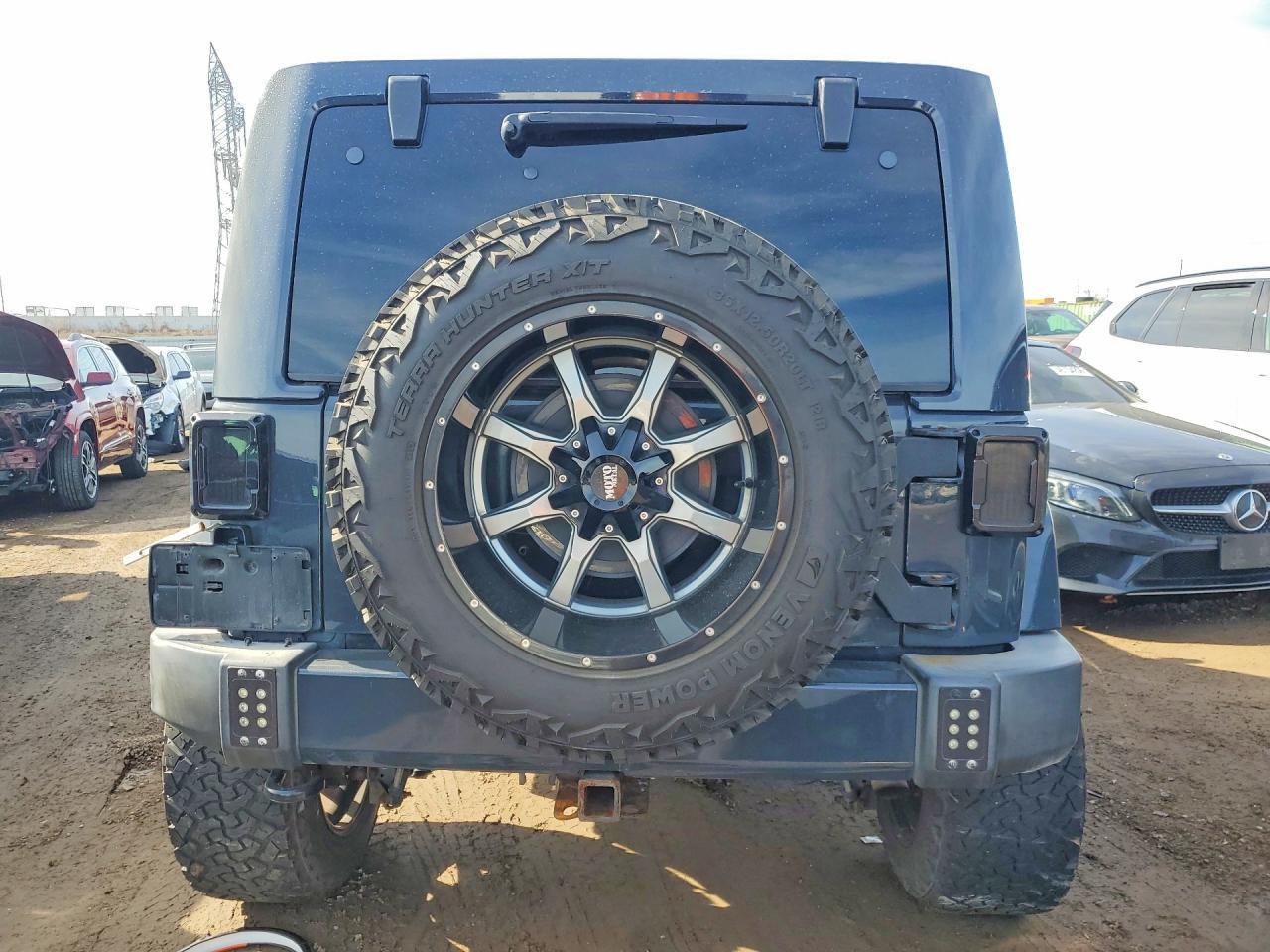 2016 Jeep Wrangler Unlimited Sahara - Image 6