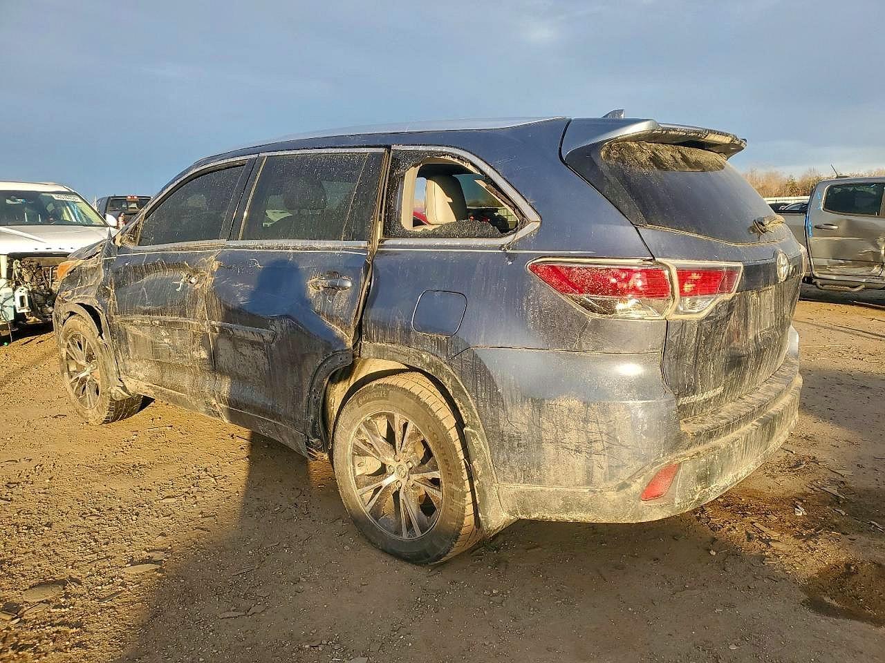 2016 Toyota Highlander Xle - Image 2