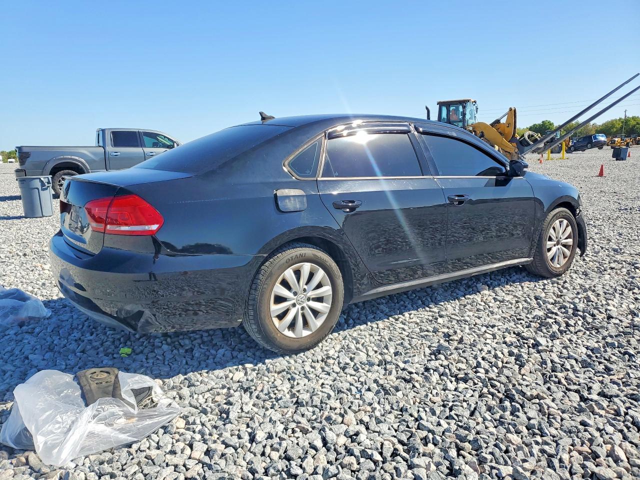 2014 Volkswagen Passat S - Фото 3