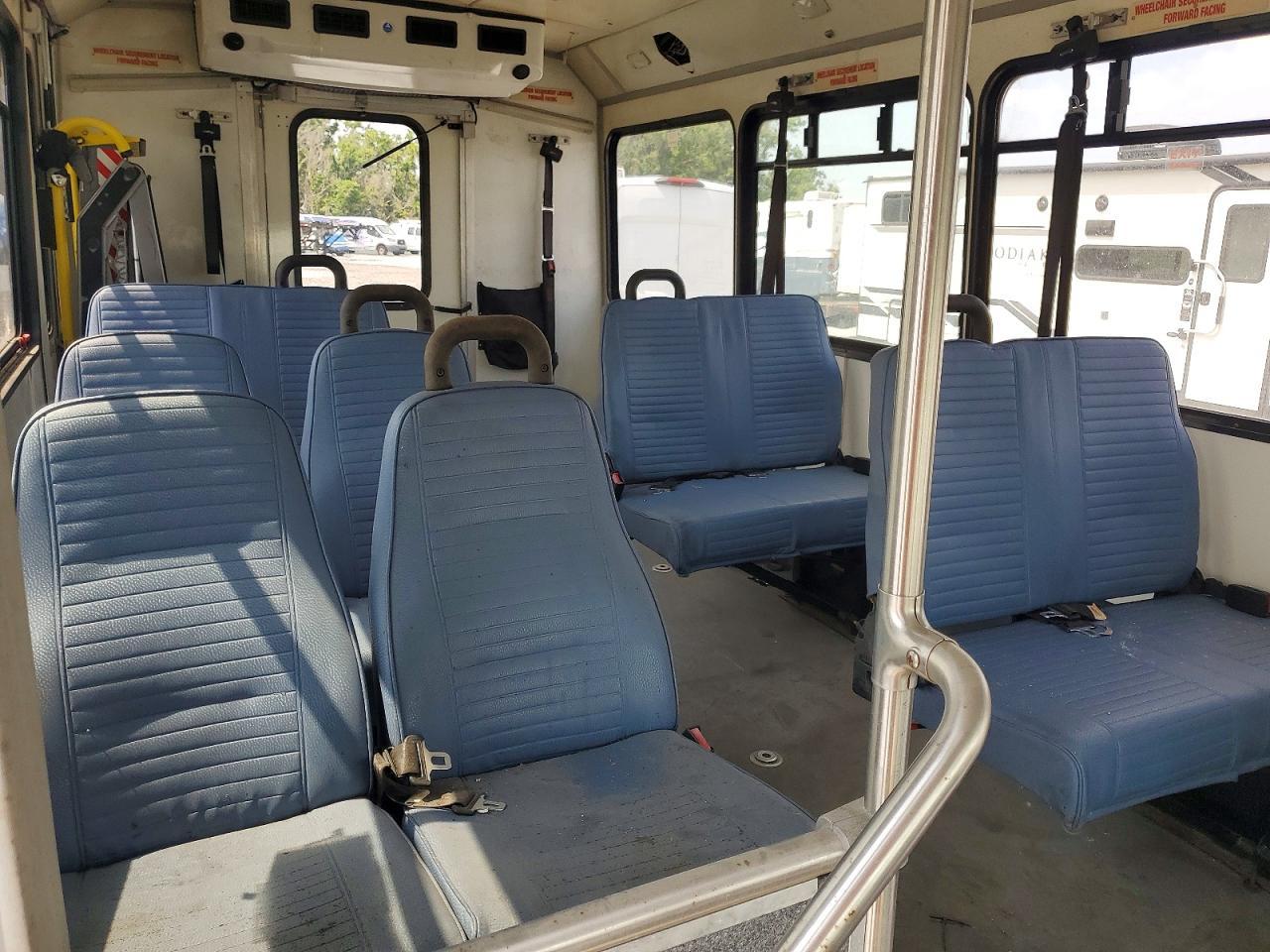 2016 Ford Econoline E450 Super Duty Cutaway Van - Фото 6