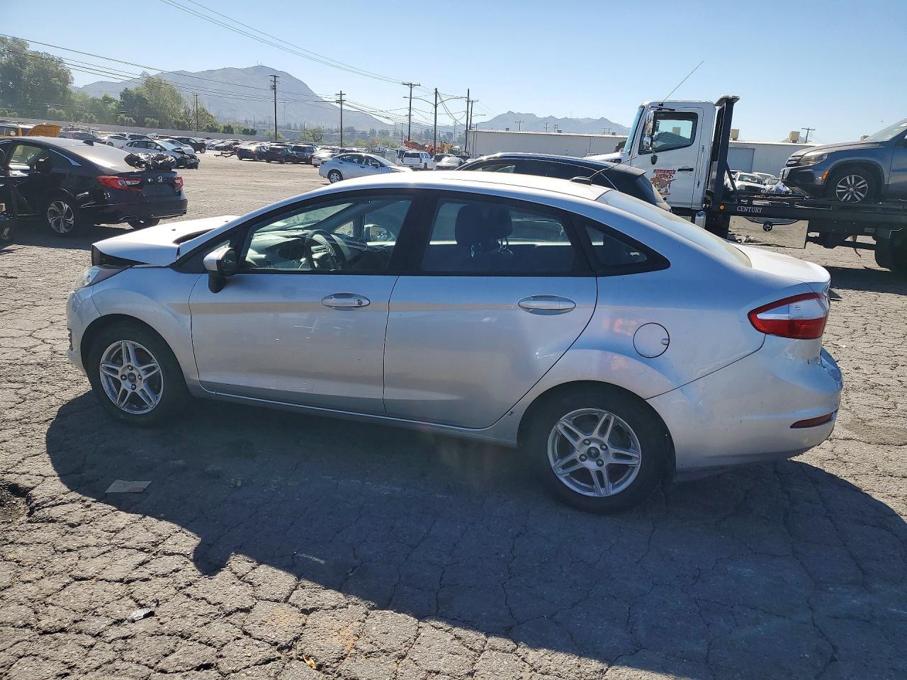 2017 Ford Fiesta Se - Image 2