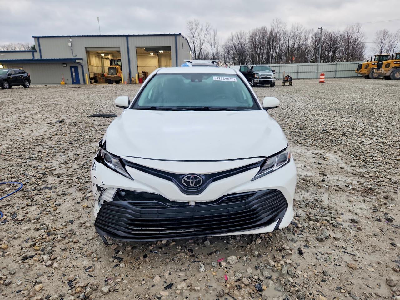 2019 Toyota Camry Le - Фото 5