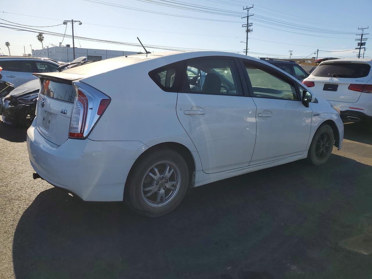 2013 Toyota Prius Two - Фото 3